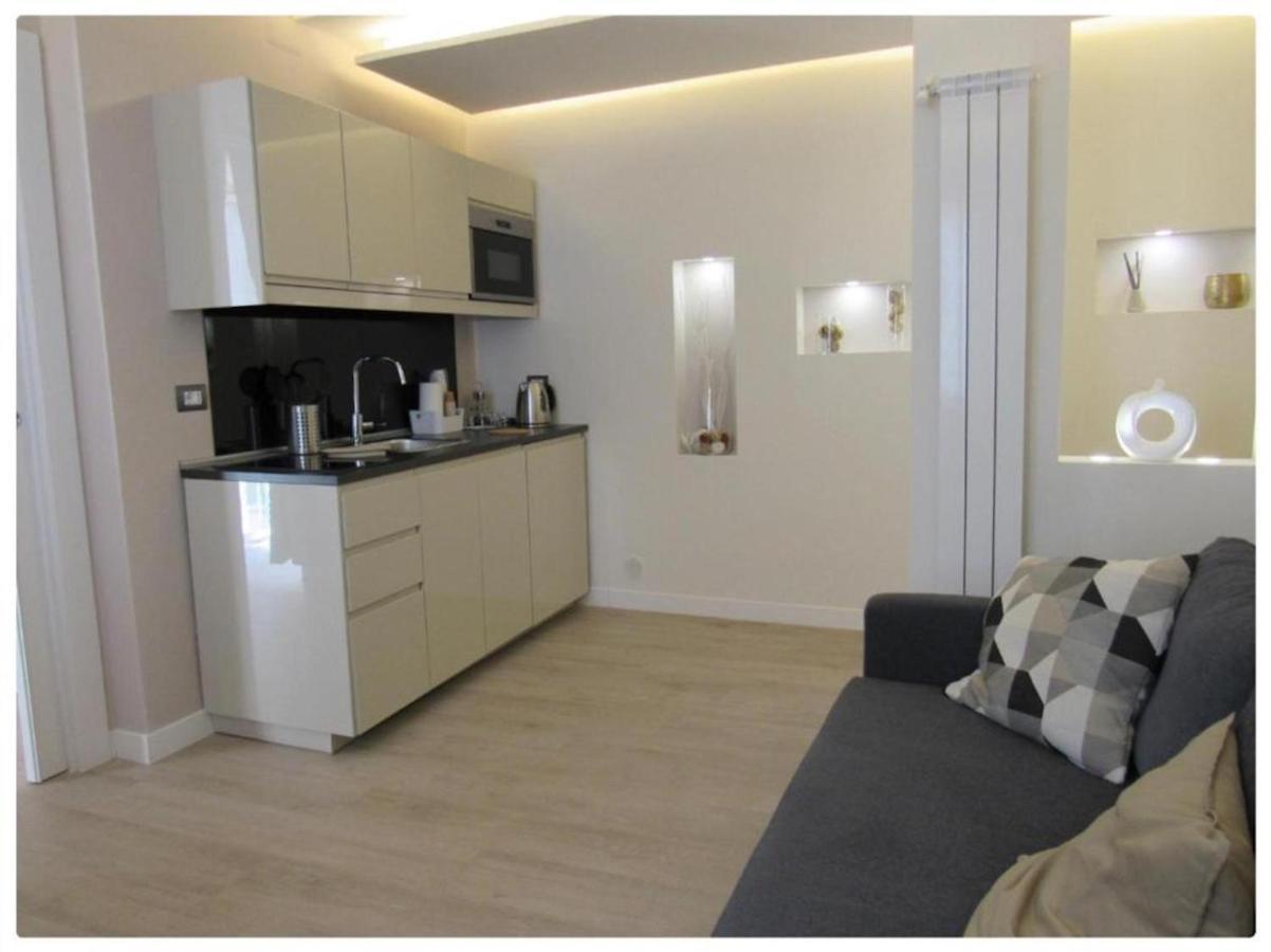 Viola'S Home เนเปิลส์ ภายนอก รูปภาพ